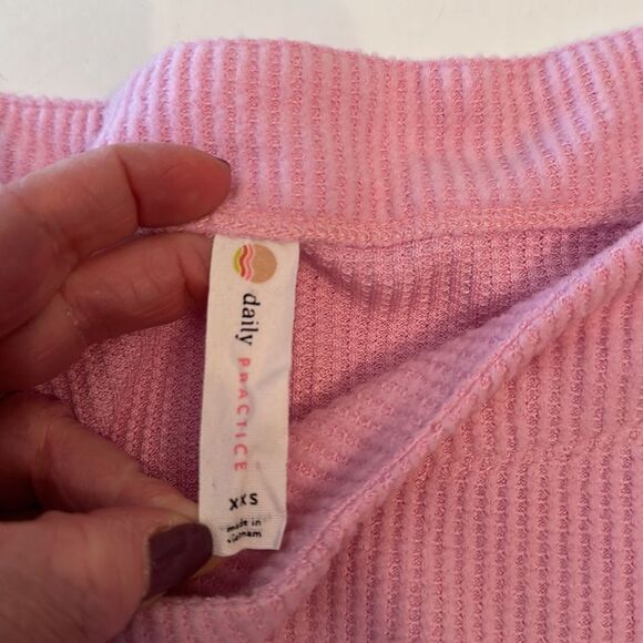 Urban Outfitters Women’s Knit Top, Size XXS - Picture 8 of 9